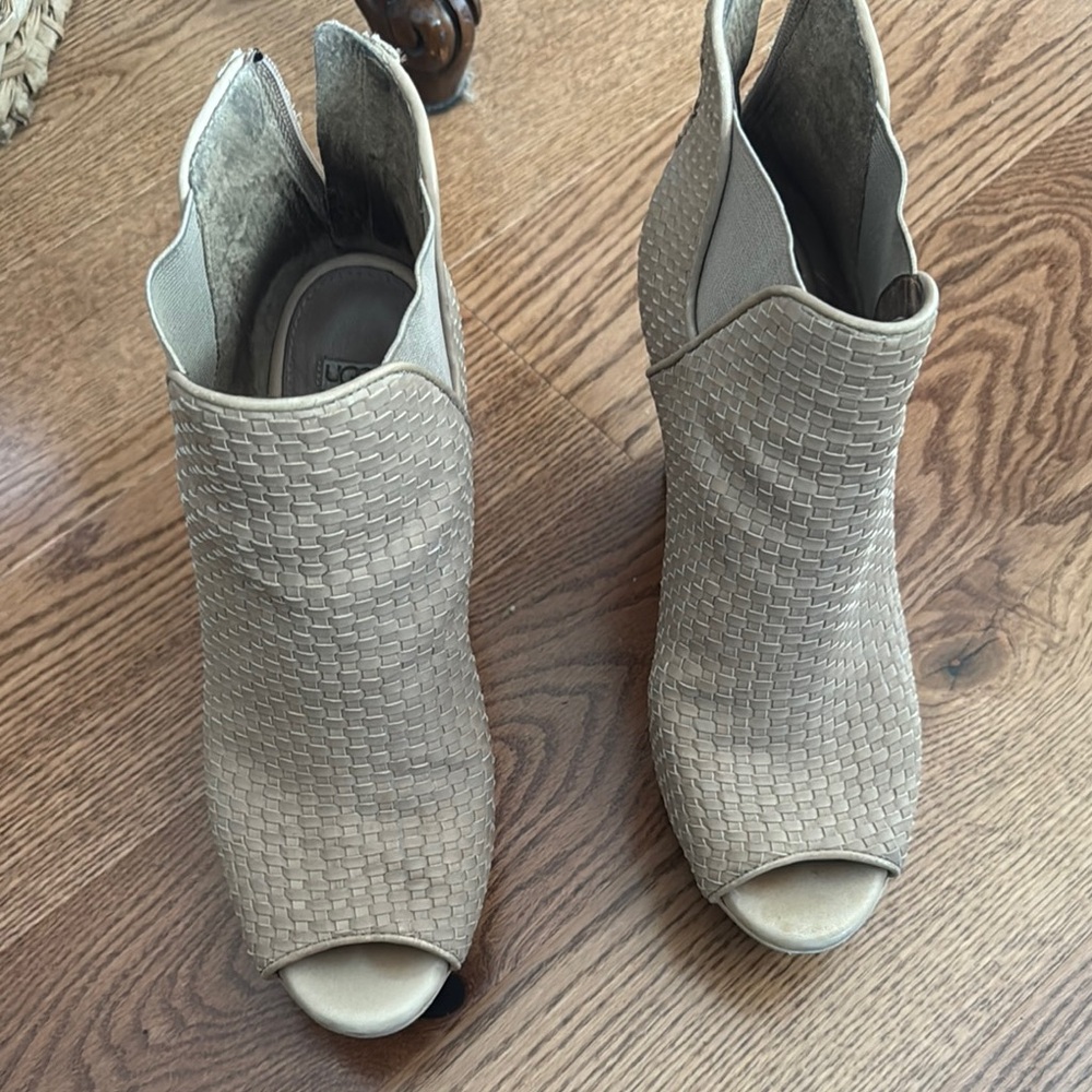 UGG Hamra Stylish Leather Tan Peep-Toe Woven Wedge Booties